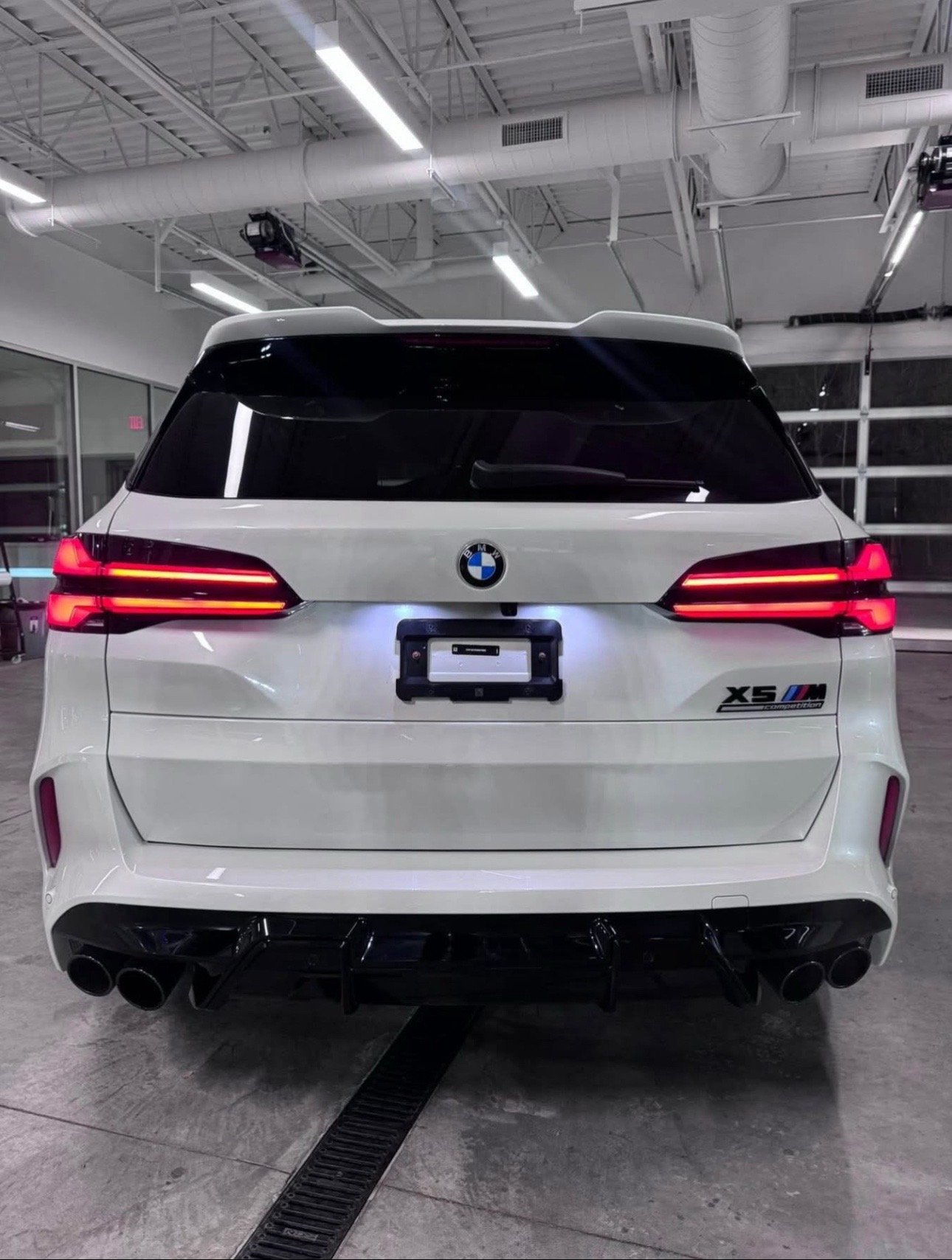 2025 BMW X5 M - Image 7