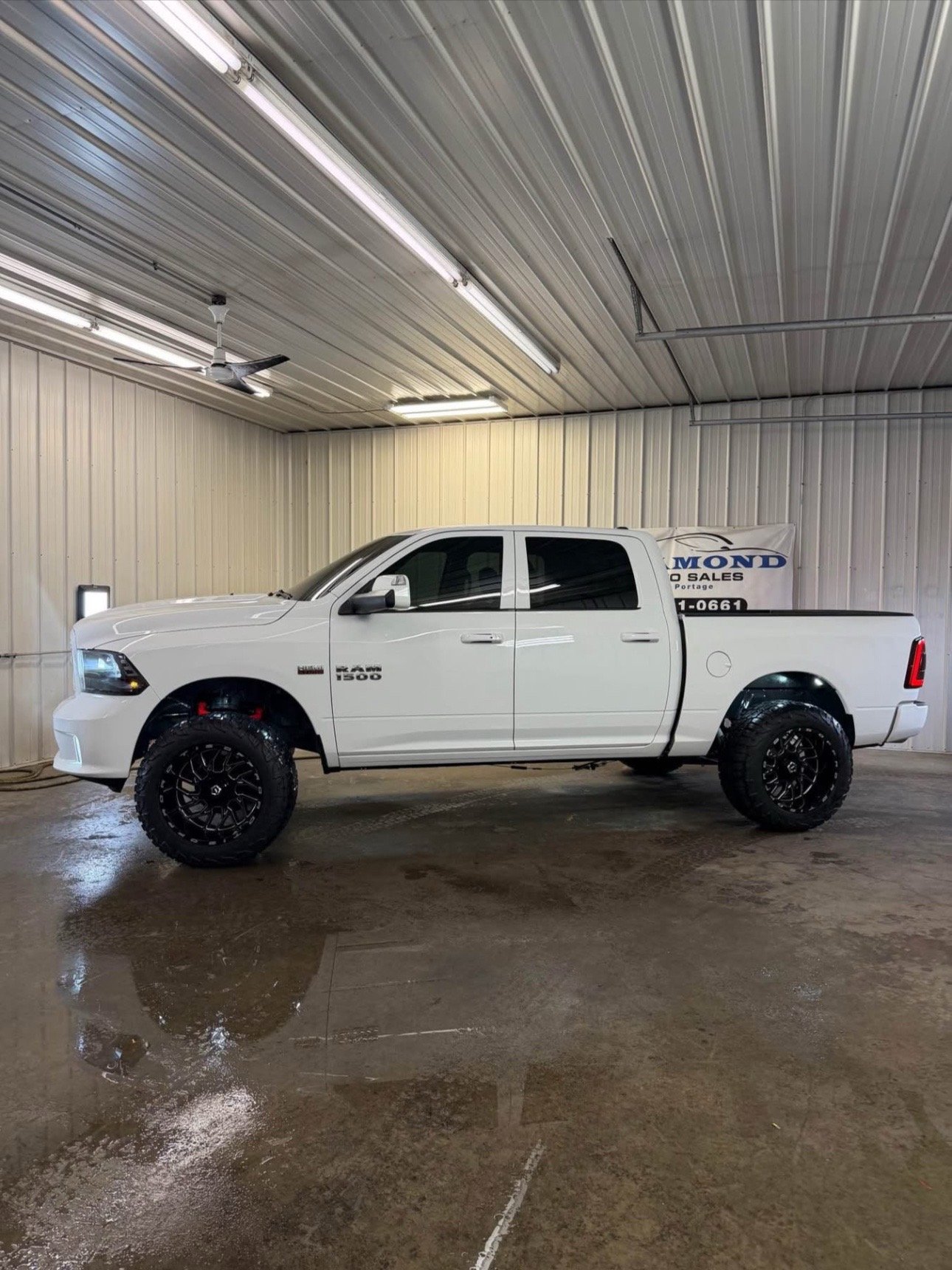 2018 RAM 1500 CREW CAB - Image 2