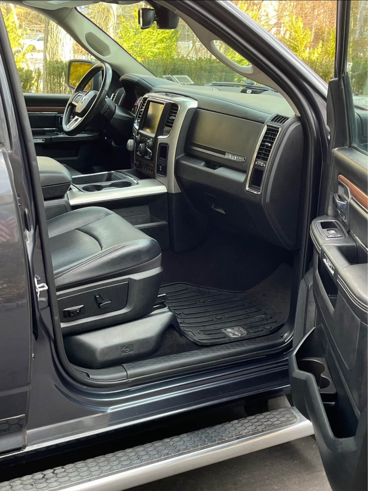 2017 RAM 1500 LARAMIE - Image 15
