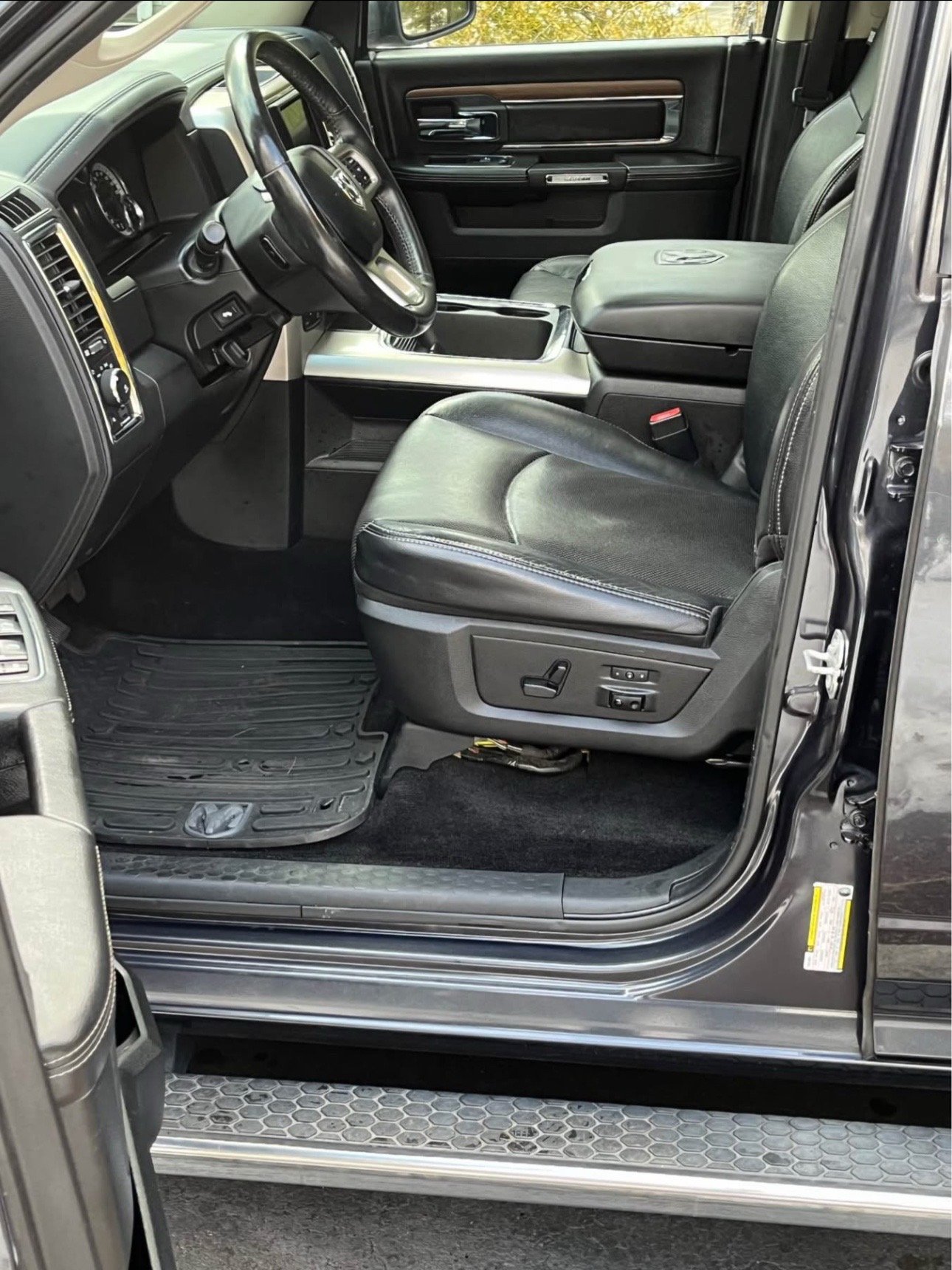 2017 RAM 1500 LARAMIE - Image 2