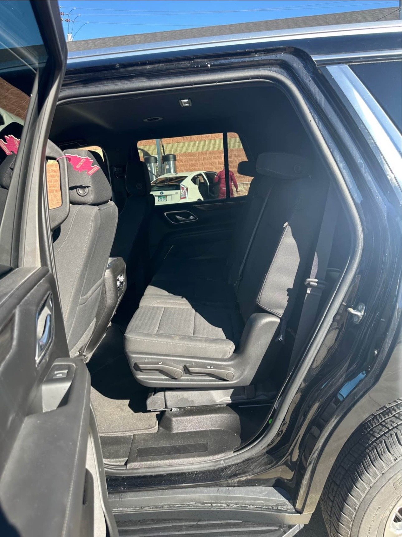 2022 GMC Yukon SLE - Image 11