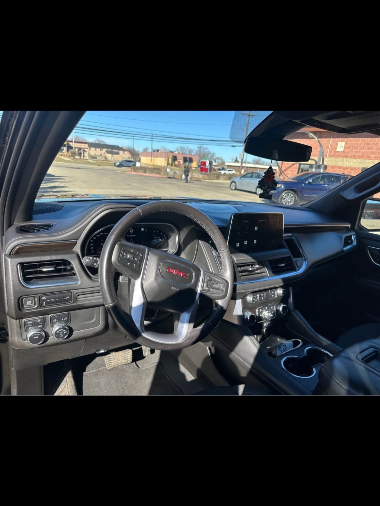 2022 GMC Yukon SLE - Image 12