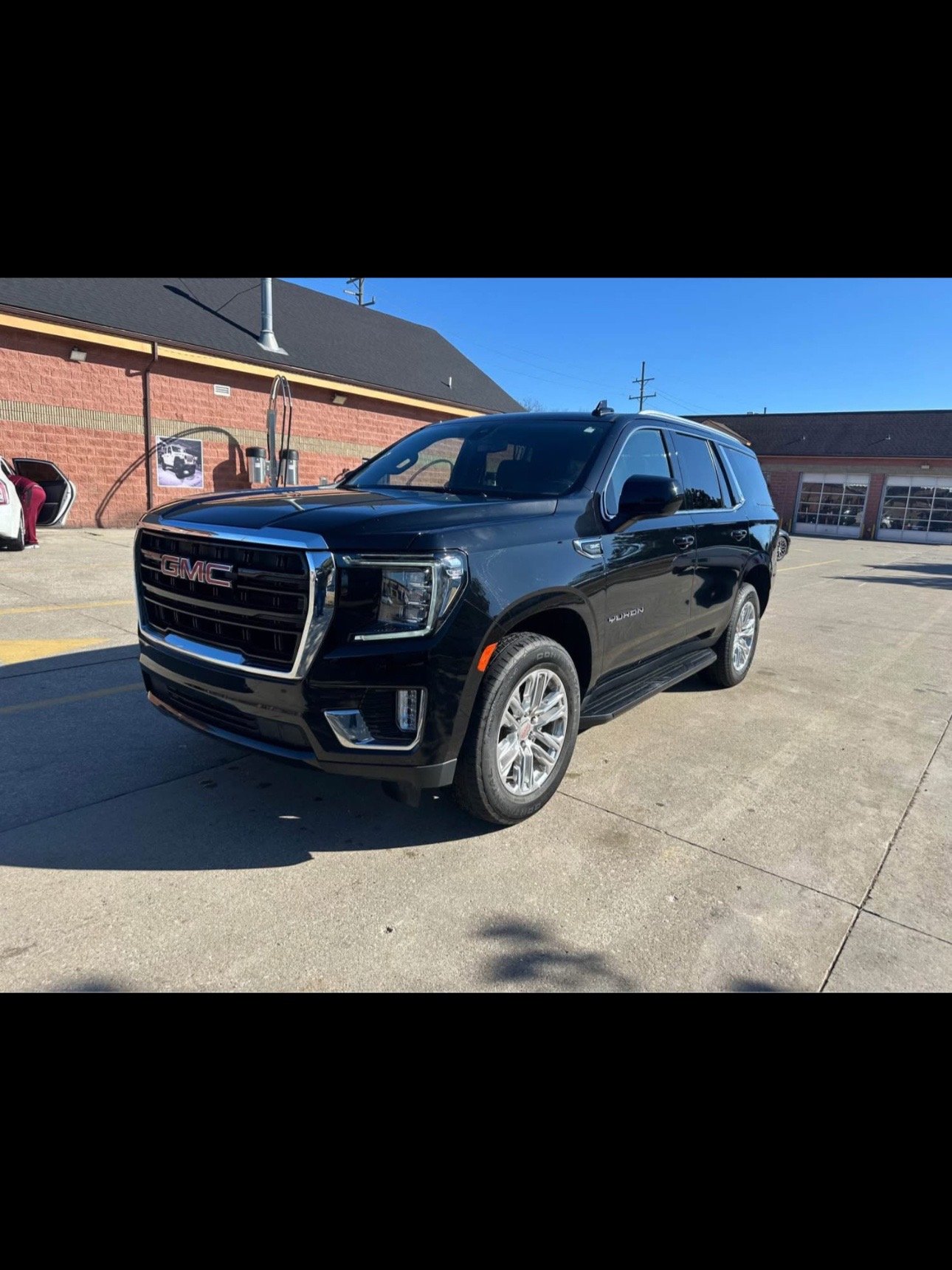 2022 GMC Yukon SLE - Image 2