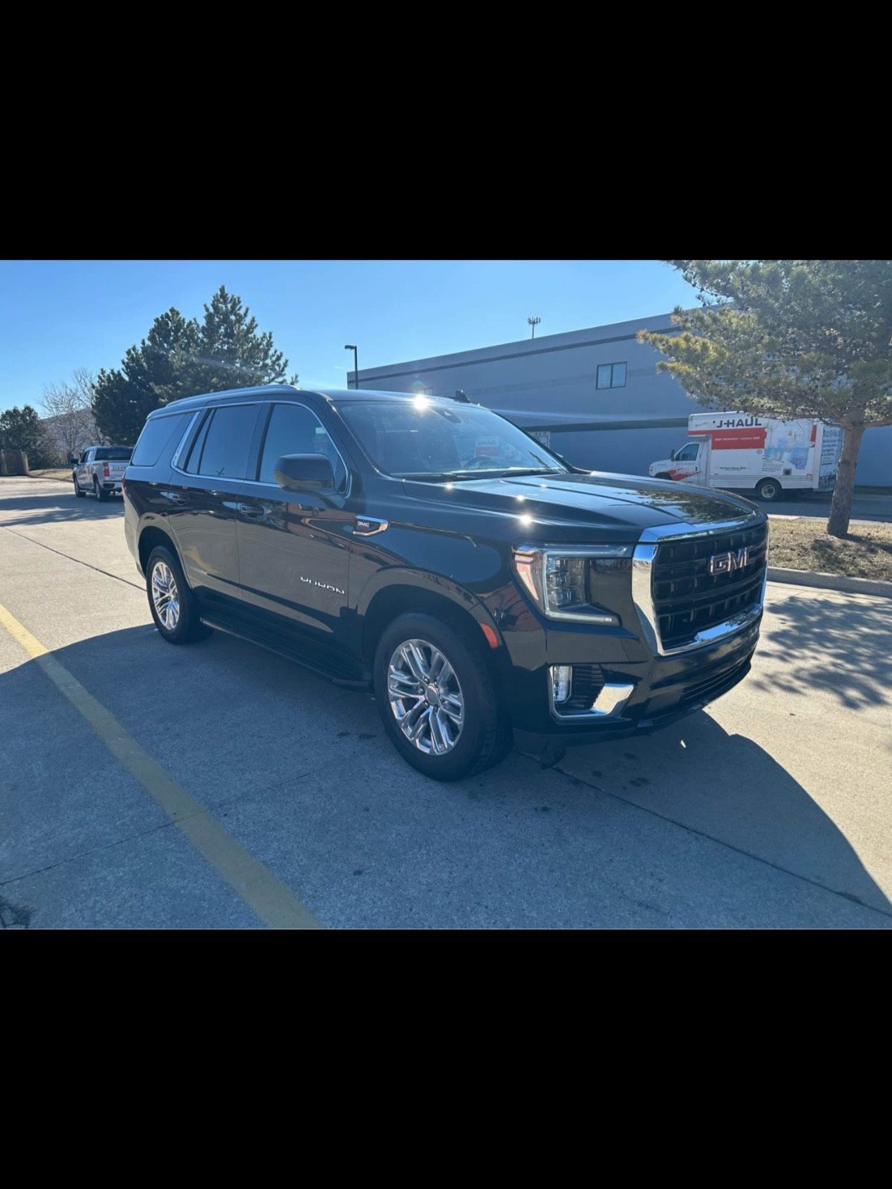 2022 GMC Yukon SLE - Image 3