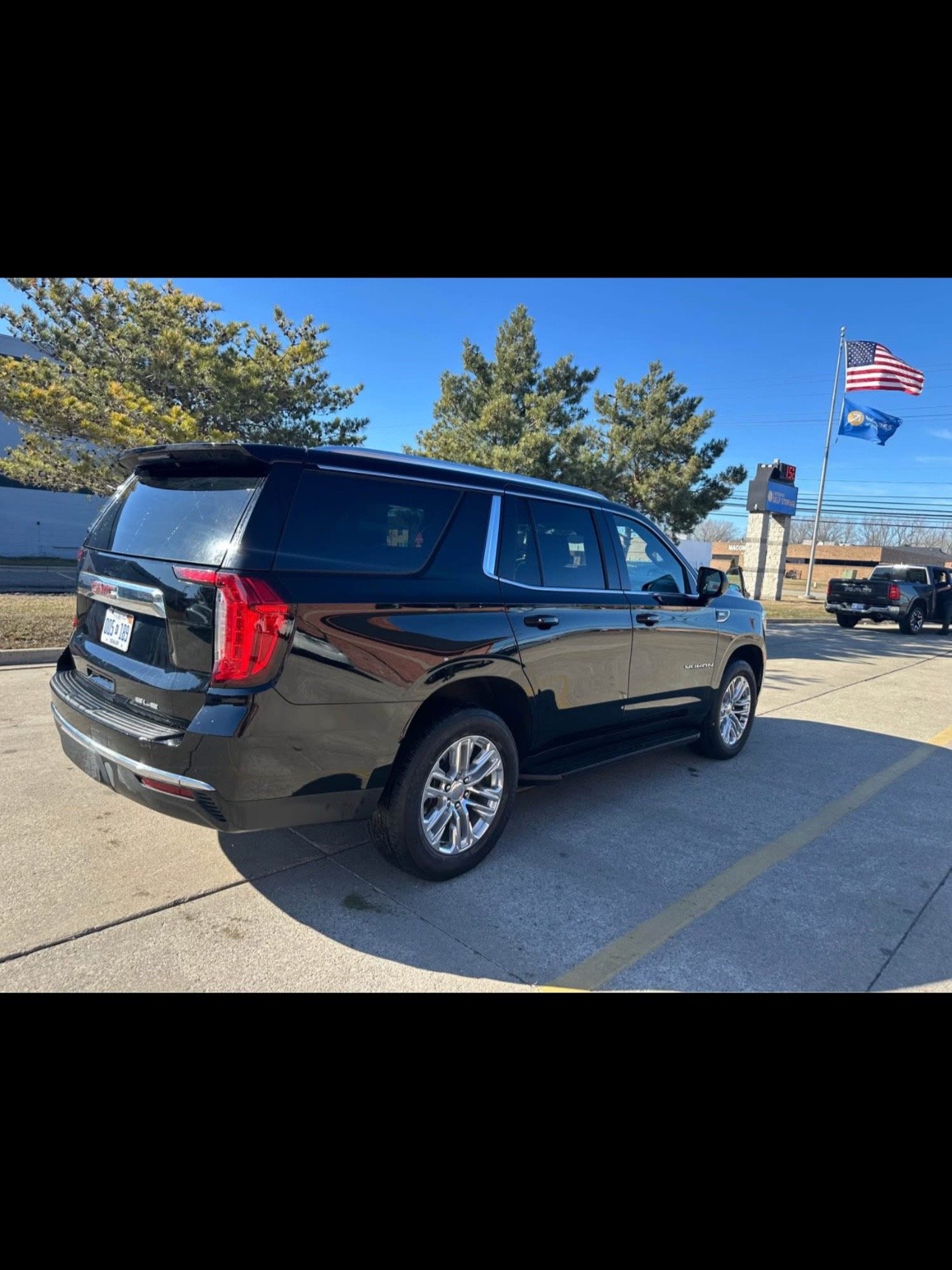 2022 GMC Yukon SLE - Image 4