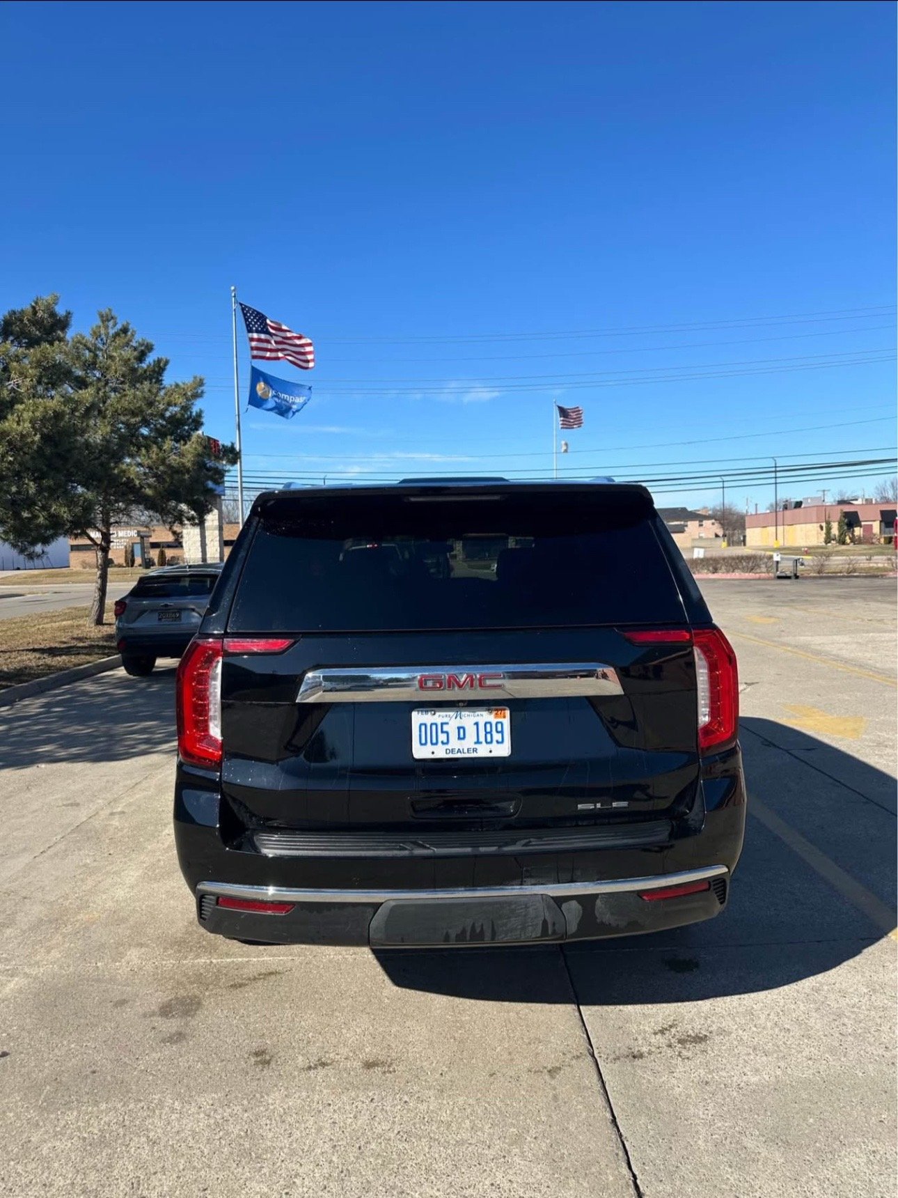 2022 GMC Yukon SLE - Image 5