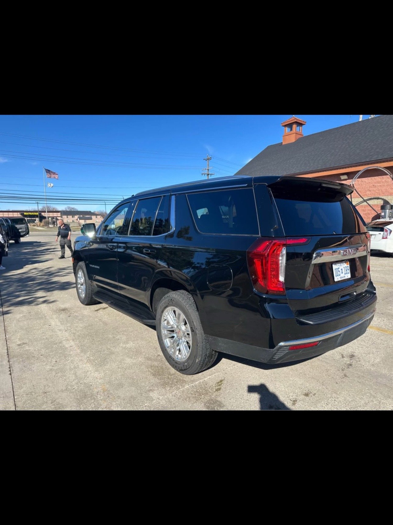 2022 GMC Yukon SLE - Image 6