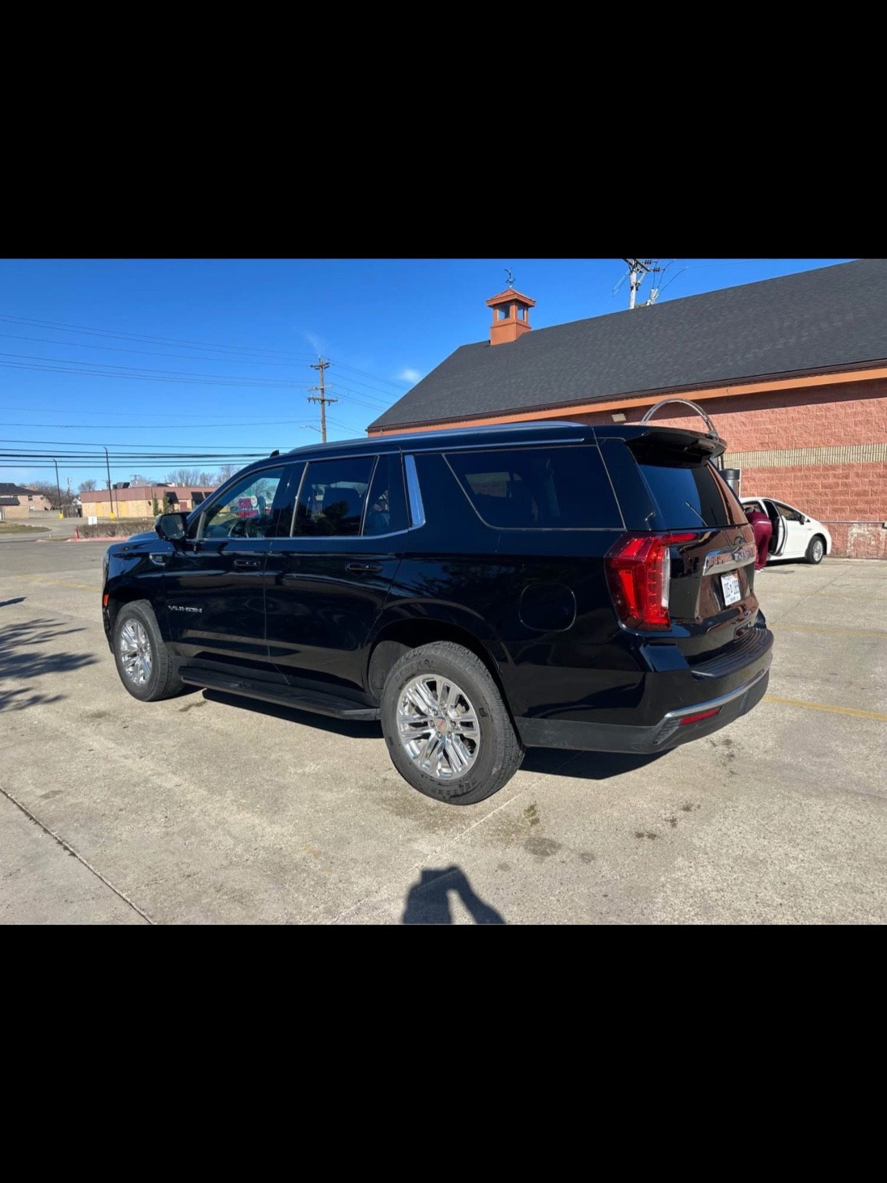 2022 GMC Yukon SLE - Image 7
