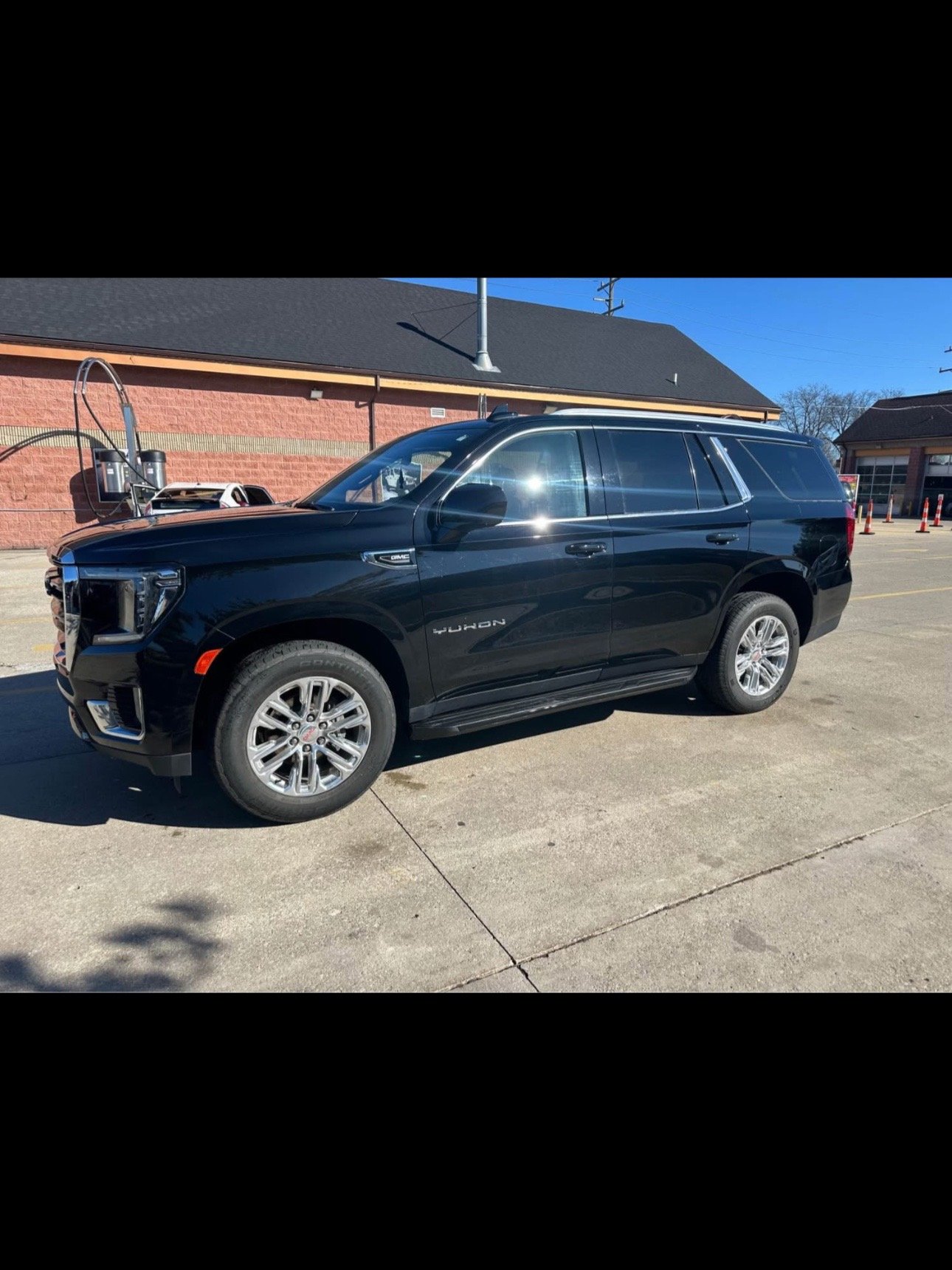 2022 GMC Yukon SLE - Image 8