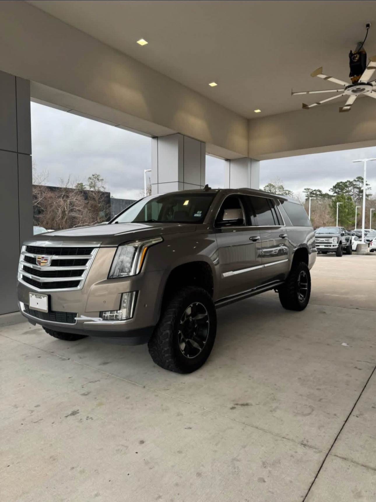 2018 CADILLAC ESCALADE ESV LUXURY