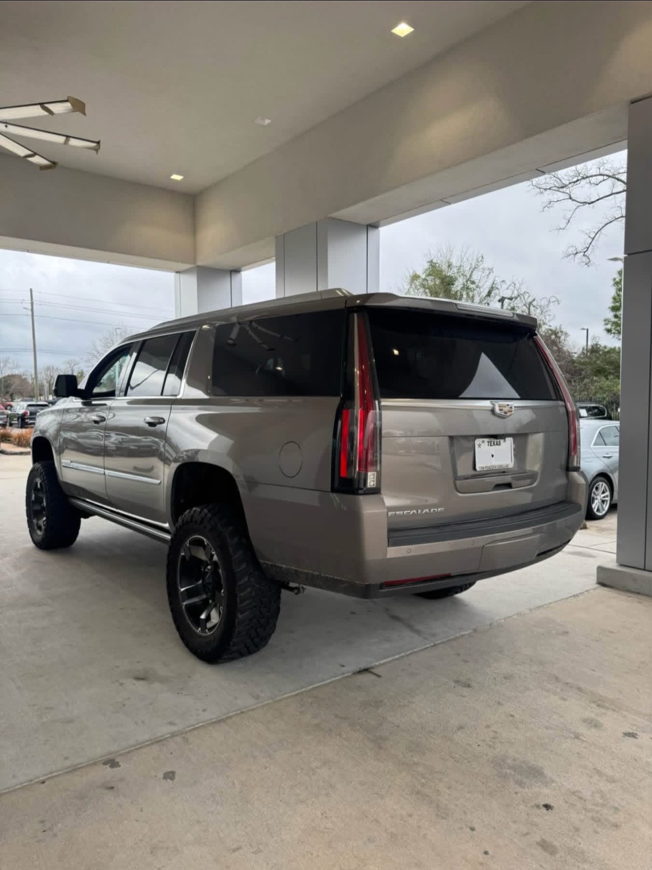 2018 CADILLAC ESCALADE ESV LUXURY