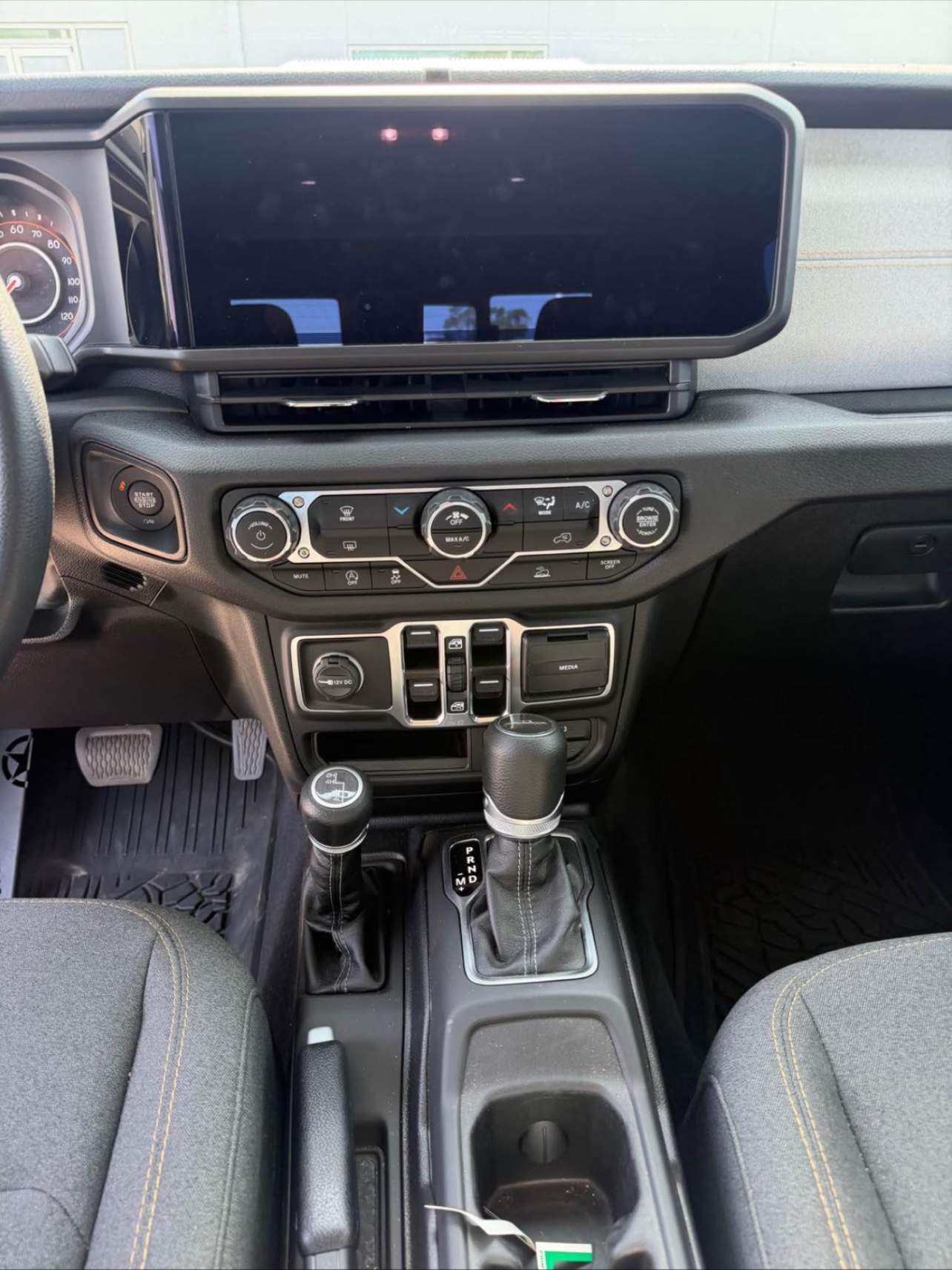 BUY 2025 JEEP GLADIATOR SPORT YES