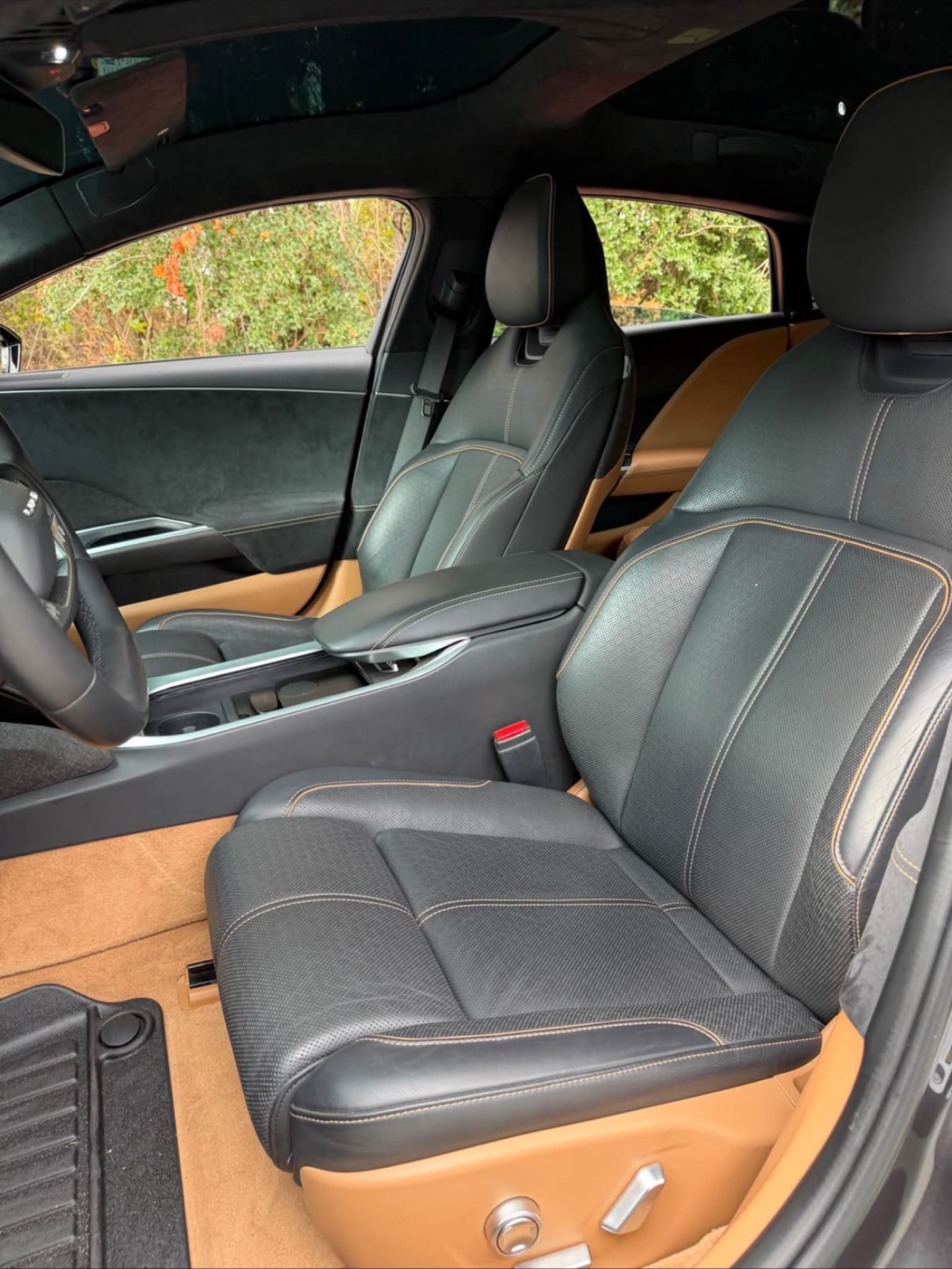 BUY 2022 LUCID AIR GRAND TOURING