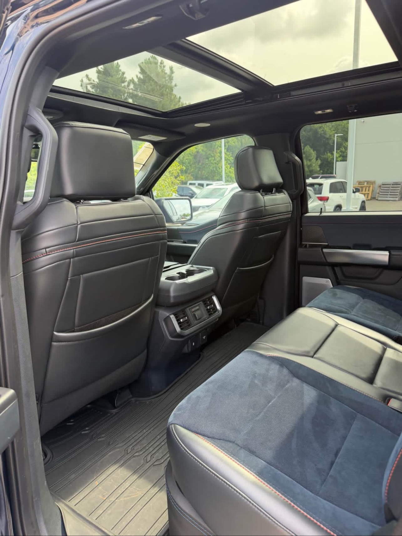BUY 2022 FORD F-150 RAPTOR – FULLY LOADED YES