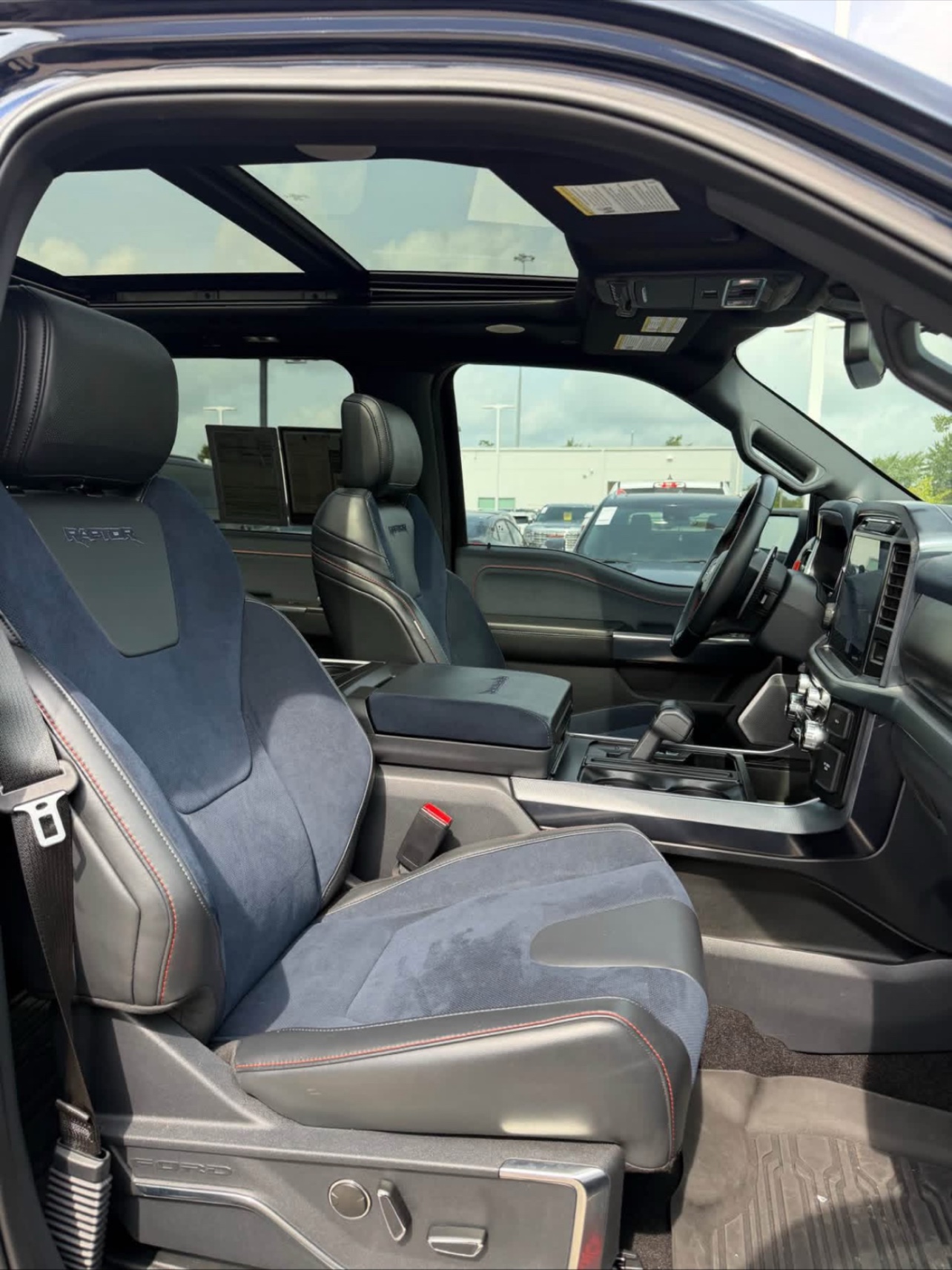 BUY 2022 FORD F-150 RAPTOR – FULLY LOADED YES
