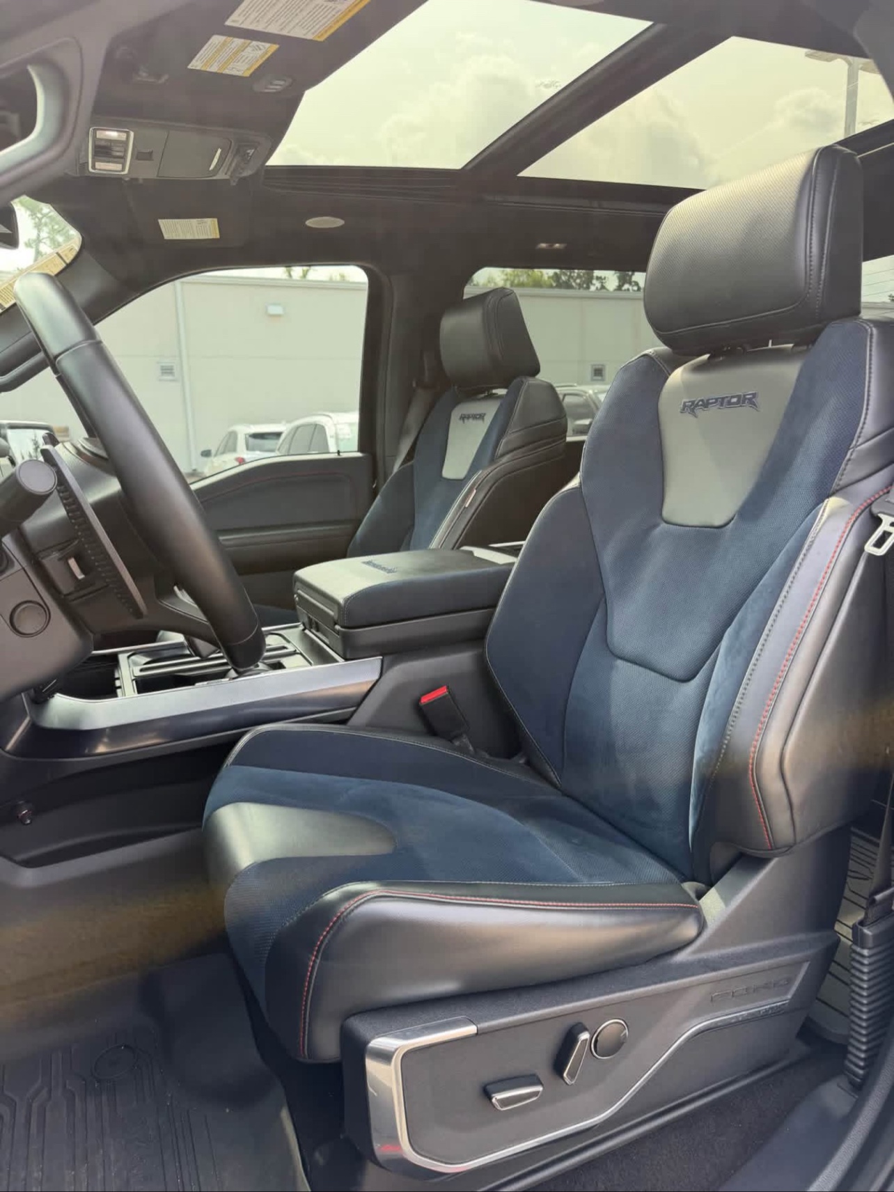 BUY 2022 FORD F-150 RAPTOR – FULLY LOADED YES