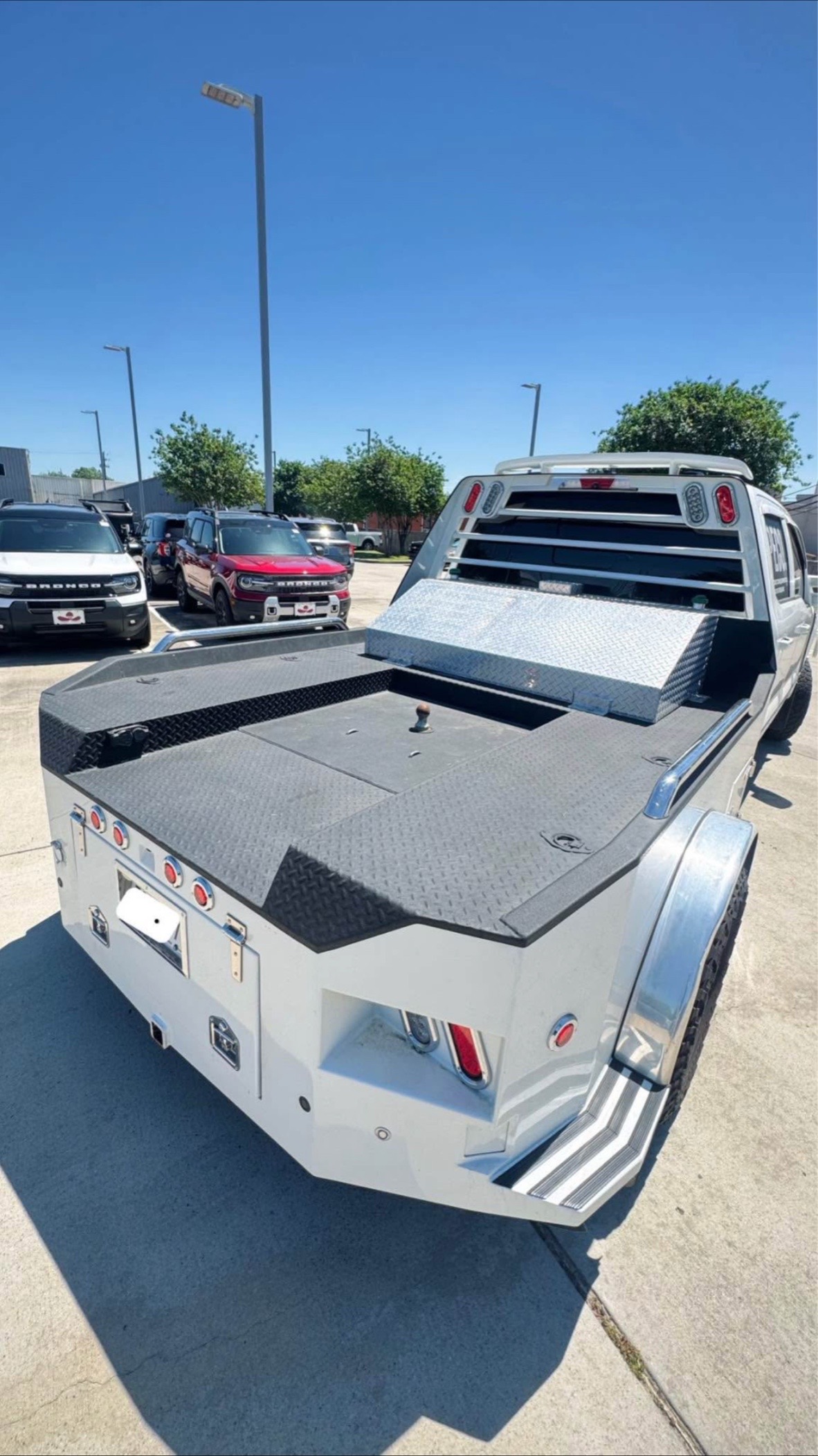 2023 FORD F-350 LARIAT CAB & CHASSIS