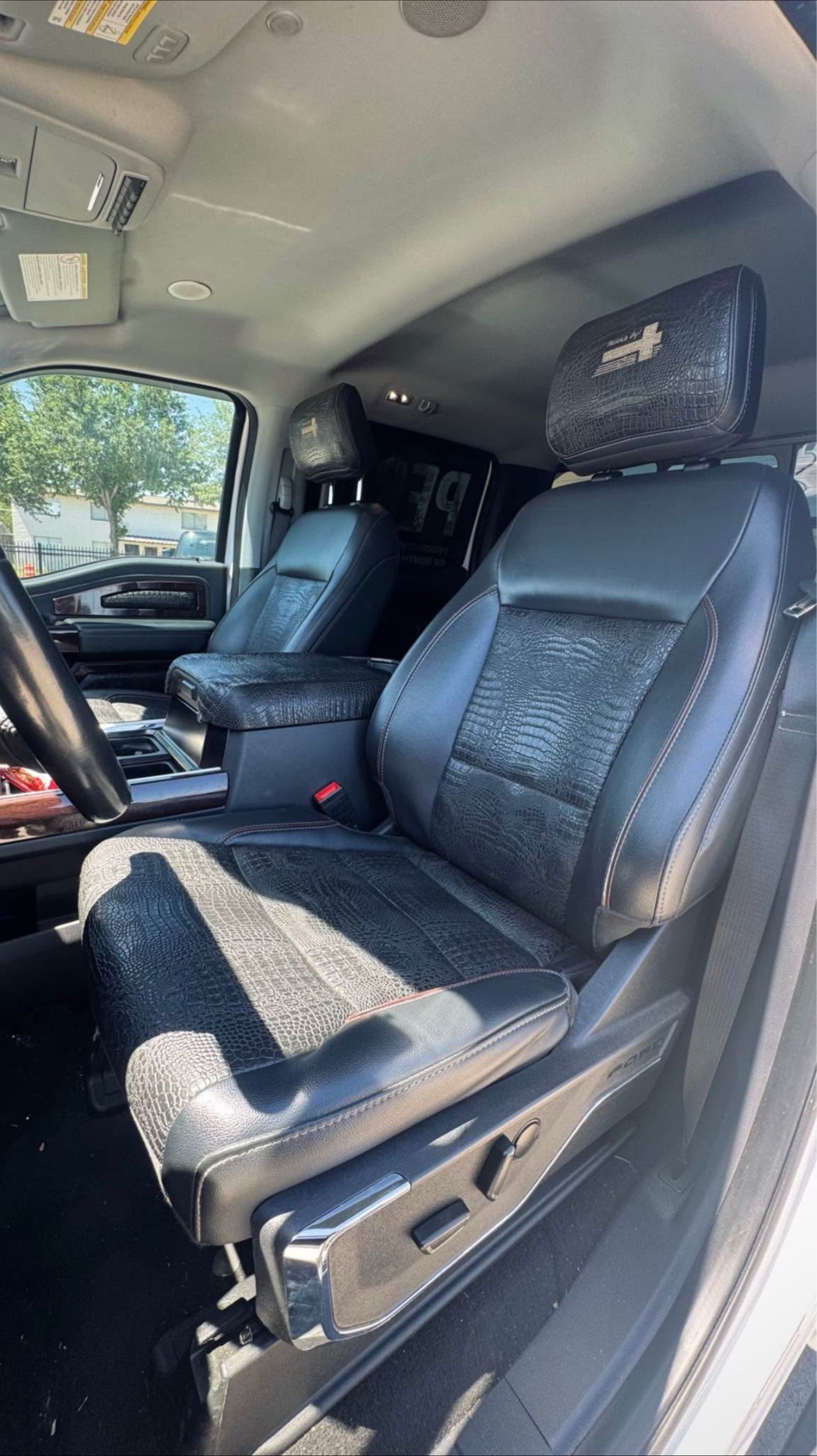 2023 FORD F-350 LARIAT CAB & CHASSIS